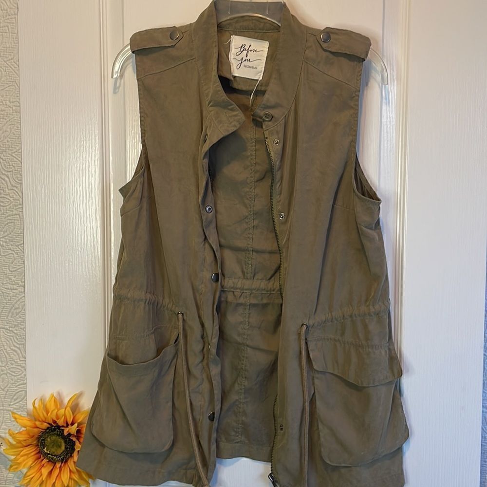 🌻💕💕💕🌻Before U Collection Green Army Zip Up/Button Vest w/Draw String Waist